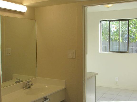 5th image of 1228 46th Ave #B