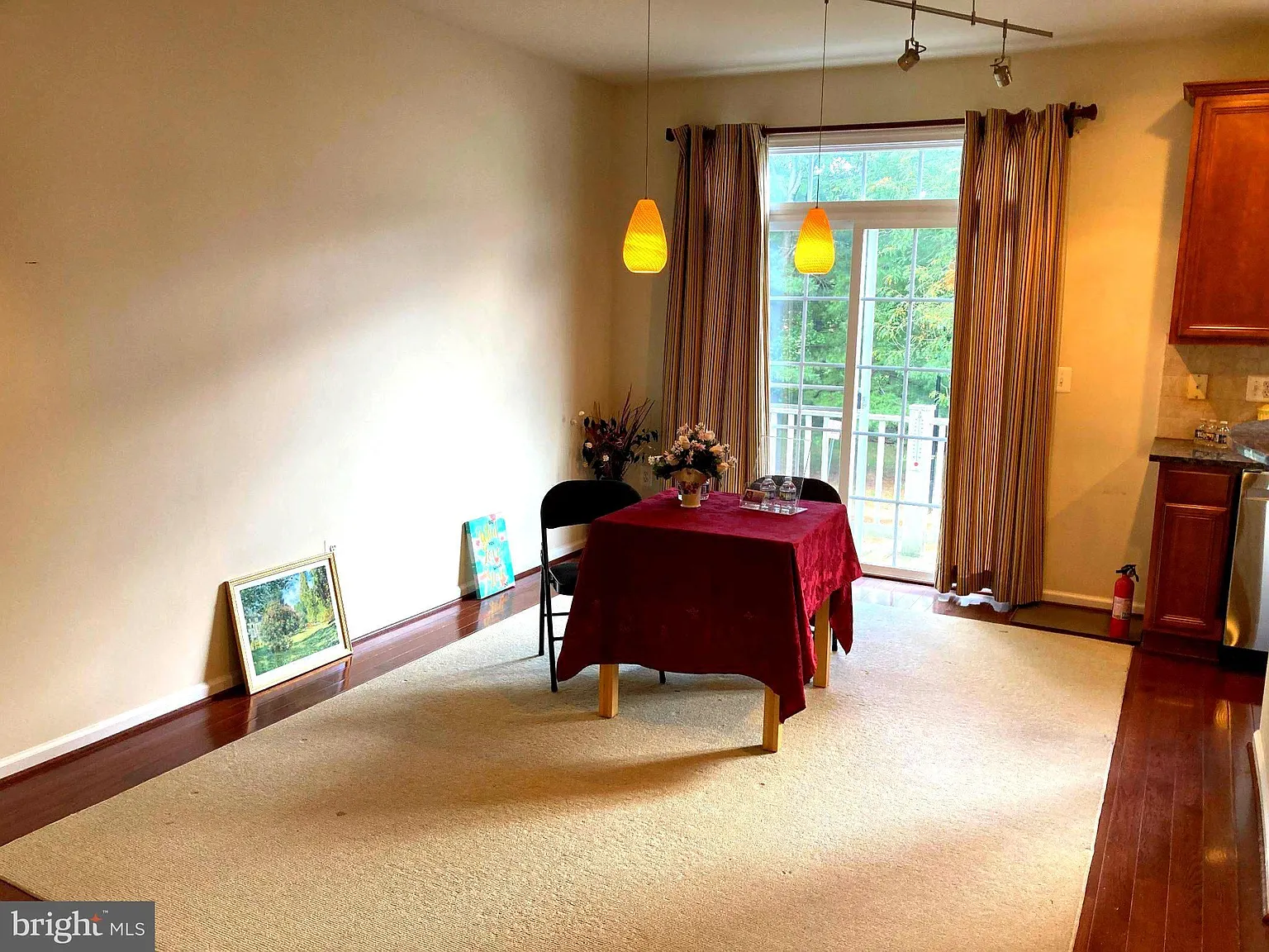 3 bed, 4.0 bath, 1600 sqft, $3,400 — Photo 4
