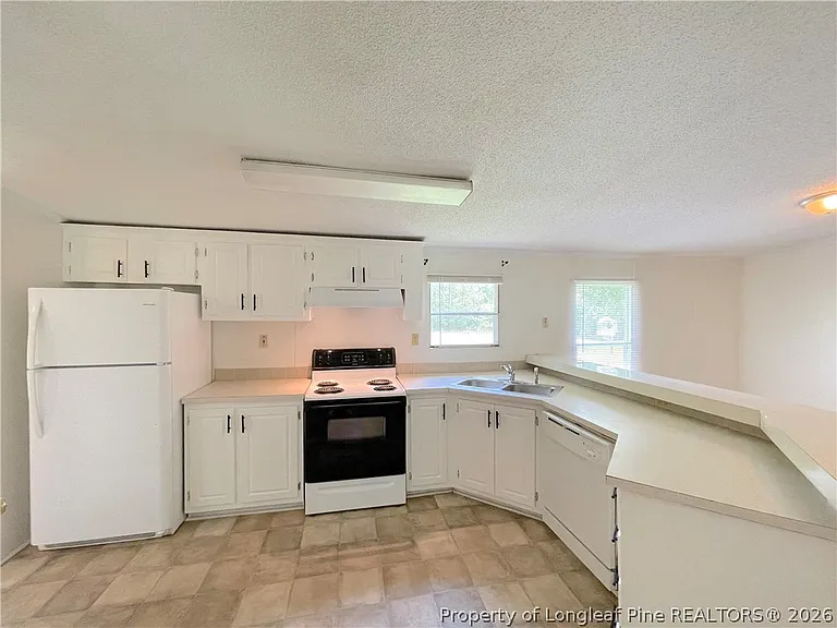 424 Washington Ln — Photo 12