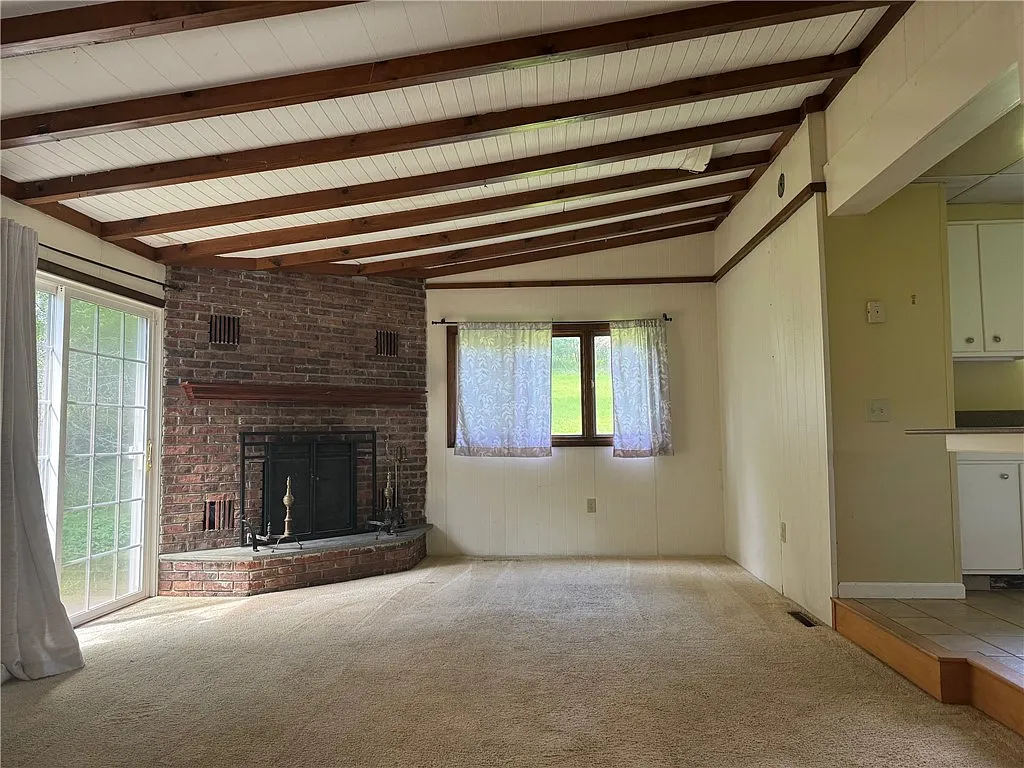 4 bed, 2.0 bath, 1724 sqft, $2,200 — Photo 2