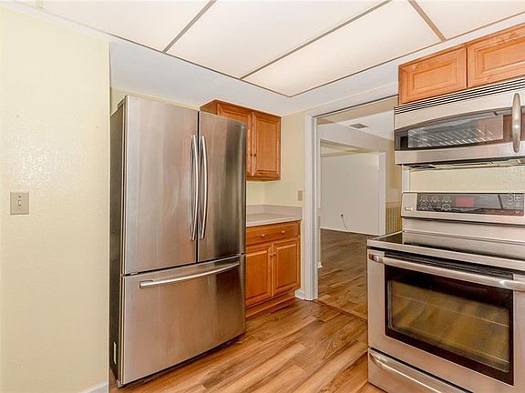4th image of 7998 41st St N