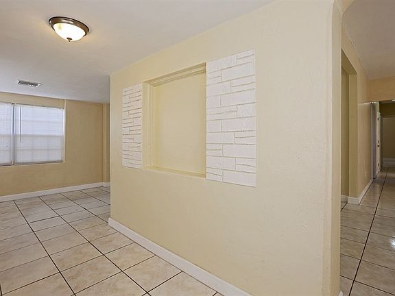 3rd image of 1545 NE 176th St