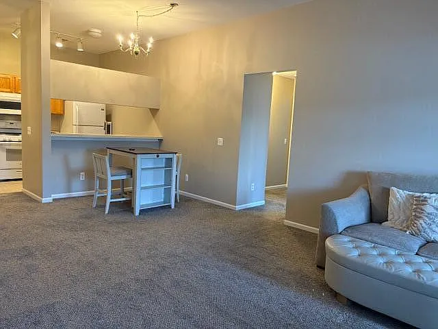 2 bed, 2.0 bath, 1094 sqft, $2,100 — Photo 4