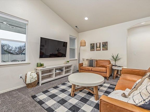 4th image of 2213 E Elm Grove Dr