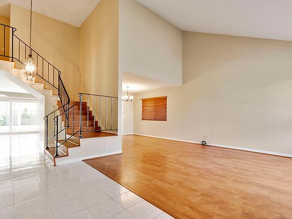 Liv Rm, Formal Din. Rm, Stairway