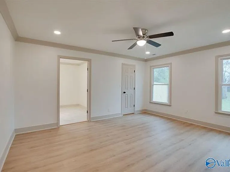 2042 Rosebury Ln SW — Photo 17