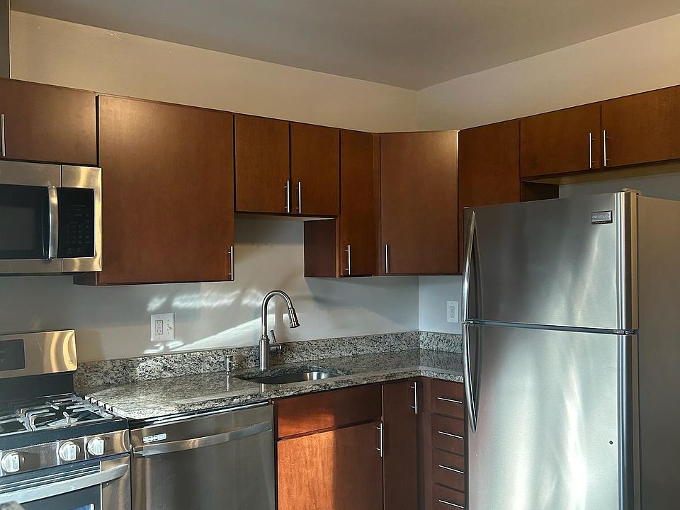 Stainless steel appliances, microwave, dishwasher, garbage disposal, and granite countertops in kitchen