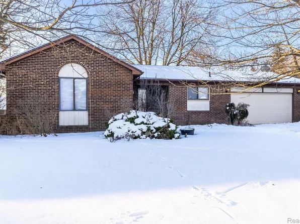 17347 Lincoln Dr, Southfield, MI 48076