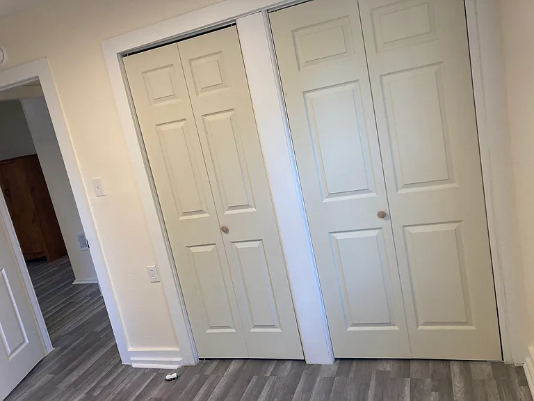 2100 N Park Ave — Photo 11