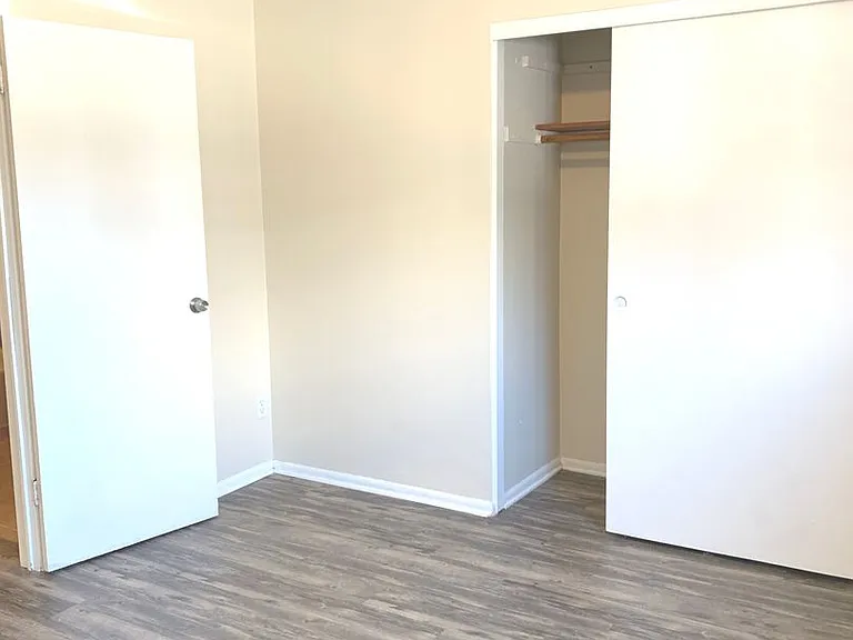 2069 Cambridge — Photo 14