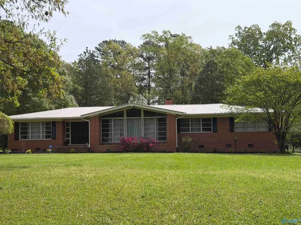 705 S River St, Centre, AL 35960