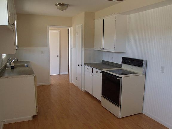 4th image of 4981 N Shore Dr NE