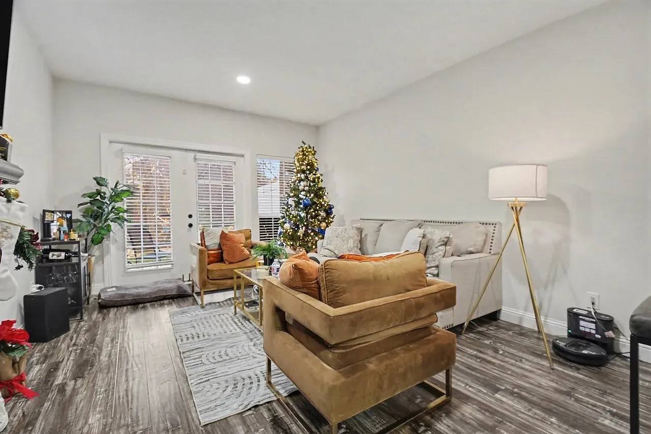2 bed, 1080 sqft, $2,600 — Photo 4