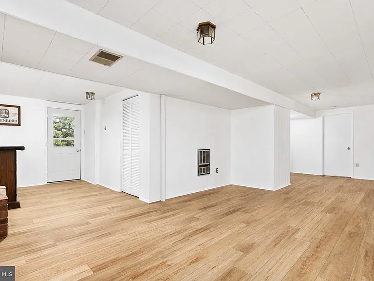 337 Lee St — Photo 14