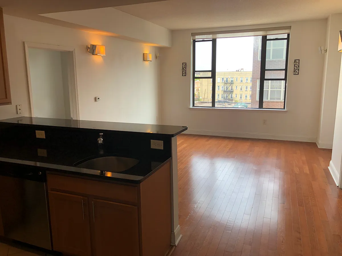 Building Photo - 4315 Park Ave #5E