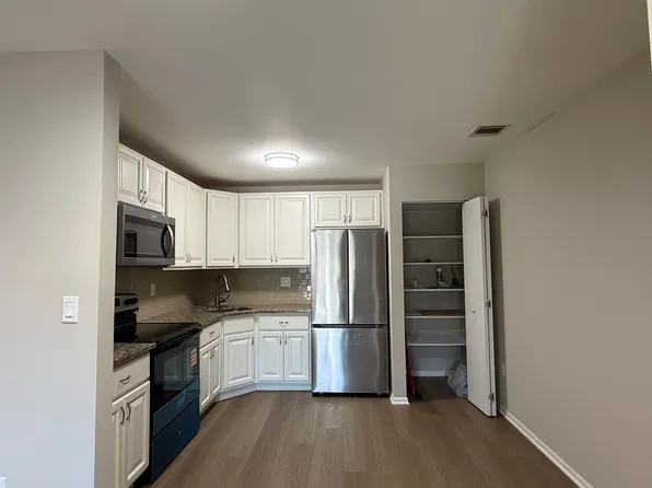 280 Hampshire Ct, Piscataway, NJ 08854
