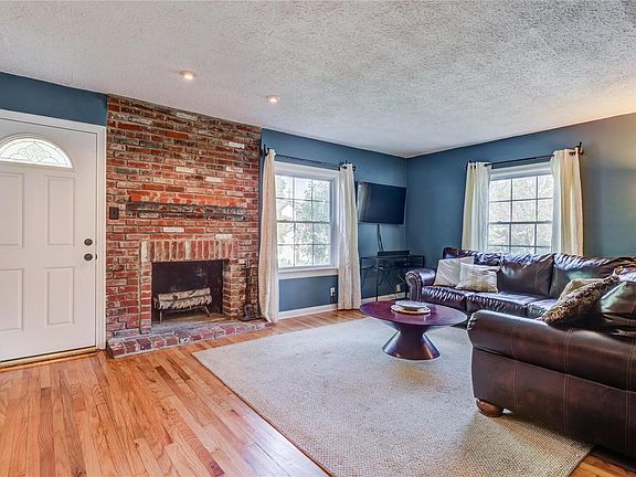 Great light filled space which is perfect for casual living and entertaining