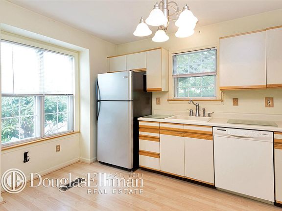 3rd image of 501 Twin Brook Ct