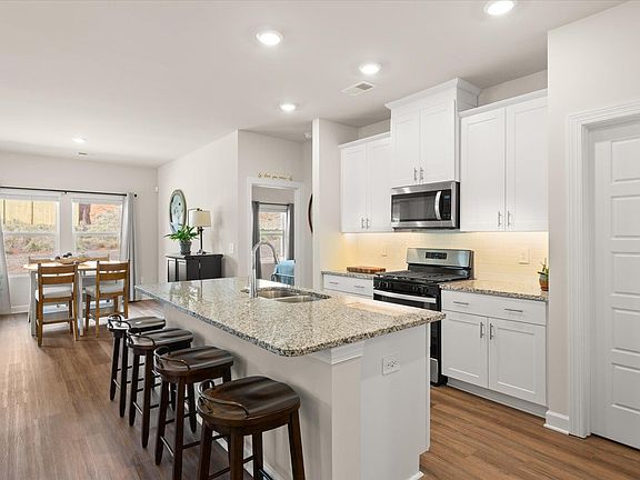 5th image of 135 Lavinia Cir