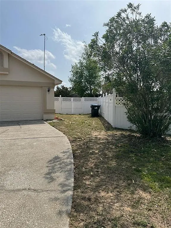 3 bed, 2.0 bath, 1730 sqft, $2,400 — Photo 2
