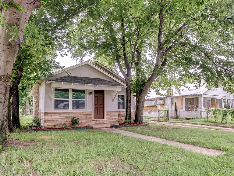 1733 E Marshall St — Photo 22