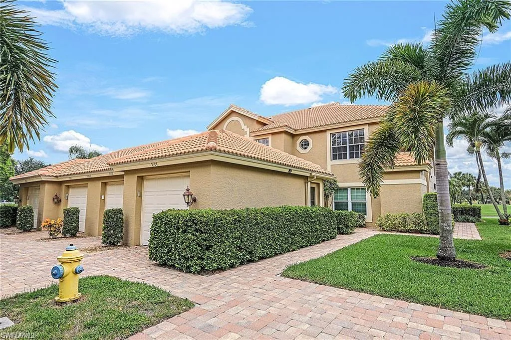 2 bed, 2.0 bath, 1446 sqft, $6,500 — Photo 2
