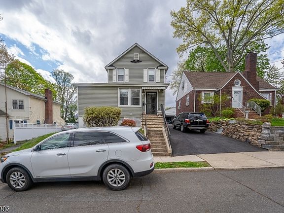 2nd image of 100 Washington Pl