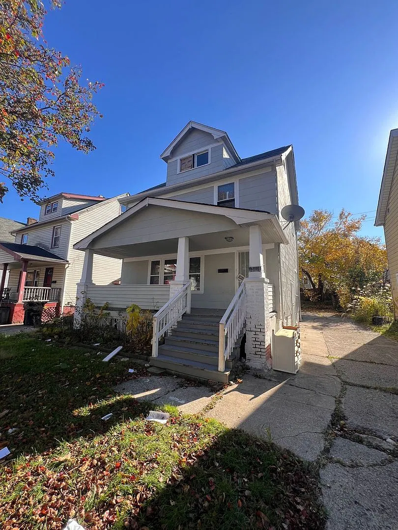 4 bedroom — Photo 1
