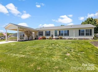 449 Riverwind Dr, Hendersonville, NC 28739