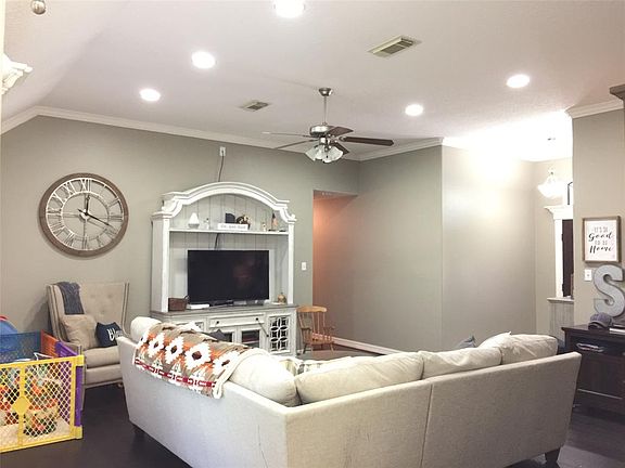 3rd image of 1017 Cardinal Dr