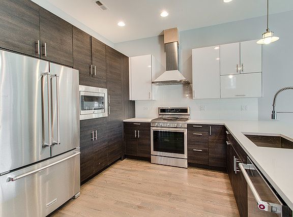 4th image of 2900 W Lyndale St #Penthouse