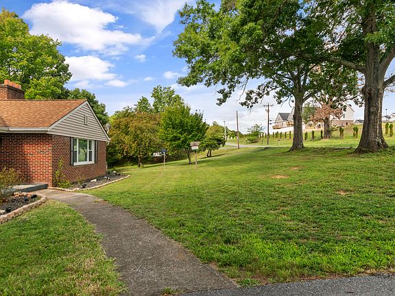 3rd image of 90 Upland Dr