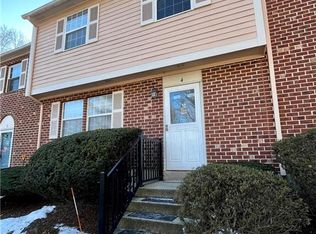 4 Governors Hl, West Warwick, RI 02893