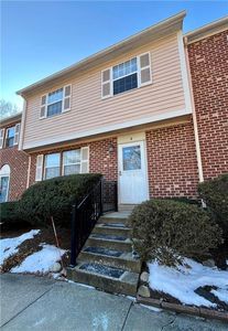 4 Governors Hl, West Warwick, RI, 02893