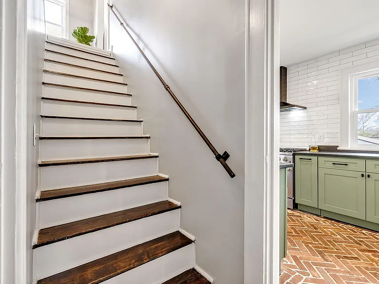 335 Dupont Ave — Photo 32