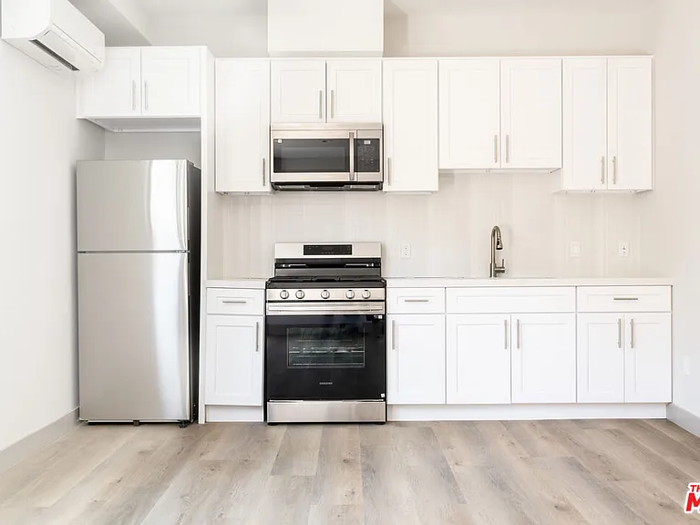 2223 Clifford St #104 — Photo 3