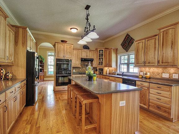 2nd image of 135 Teague Dr
