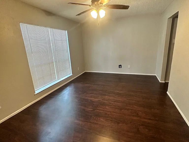 718 Pyramid Dr — Photo 9