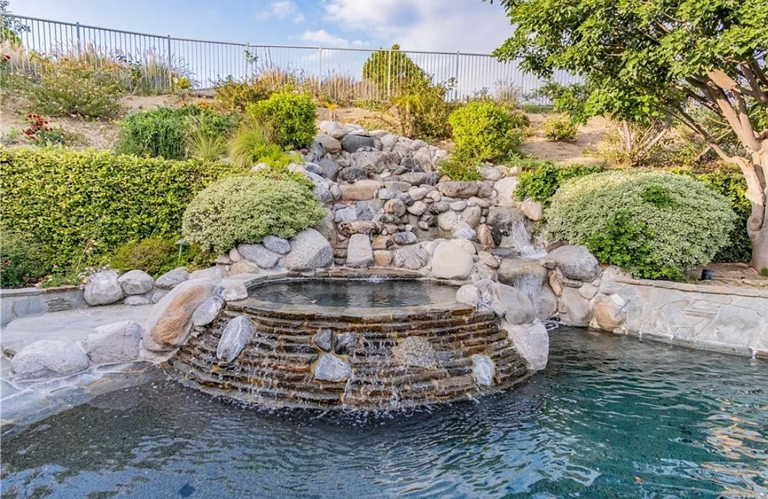 24543 Stonegate Dr — Photo 4