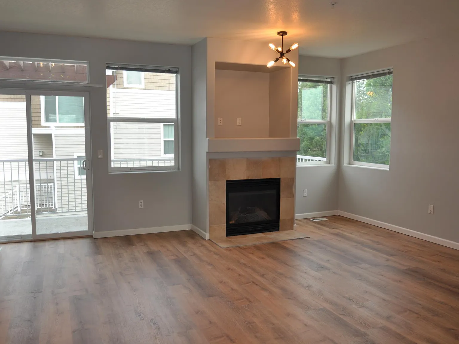 3 bed, 1431 sqft, $2,500 — Photo 3