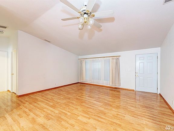 4th image of 18425 NE 95th St Unit 1