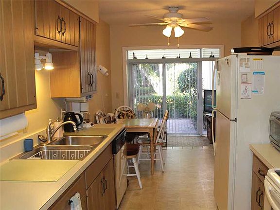 4th image of 103 W Park Shores Cir APT 11W