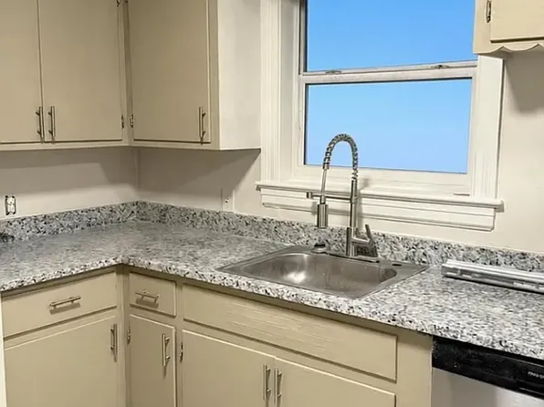 718 Sunset Ave Apartments