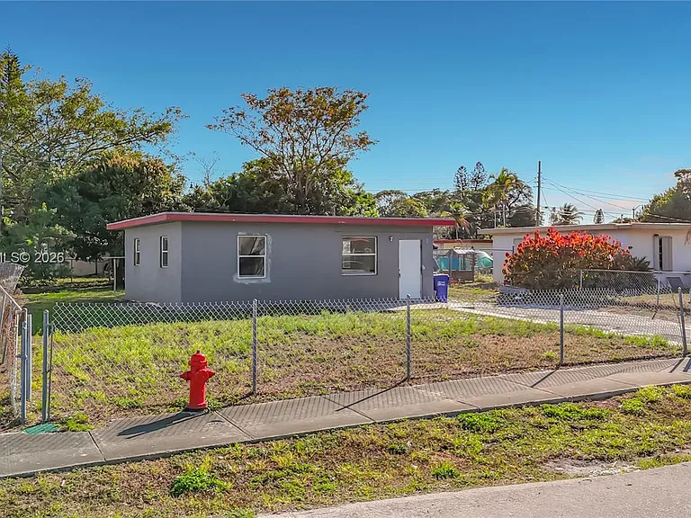 2408 NW 8th St — Photo 16