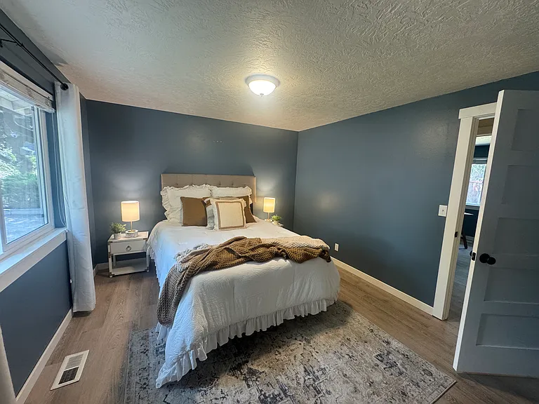 1467 S Grant Ave — Photo 4