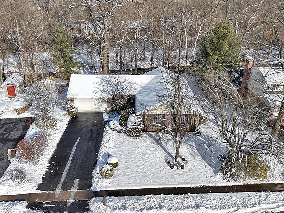 3rd image of 318 Fairview Rd