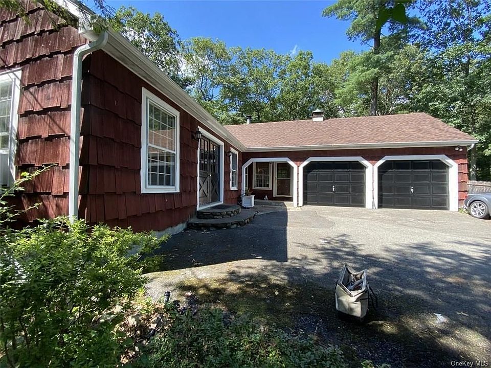 1st image of 8 Upland Dr