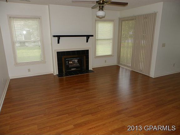 3rd image of 110-C Victoria Court W