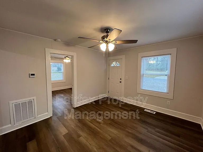 215 Temple Ave — Photo 5