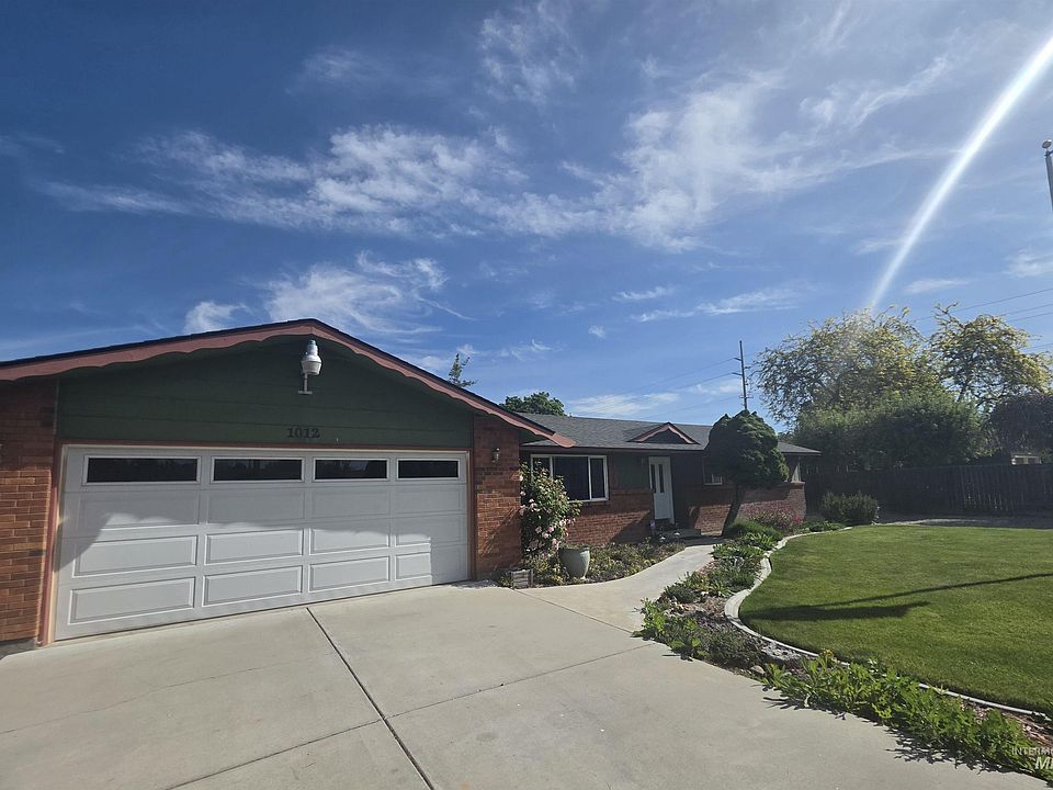 1st image of 1012 W Camelot Dr